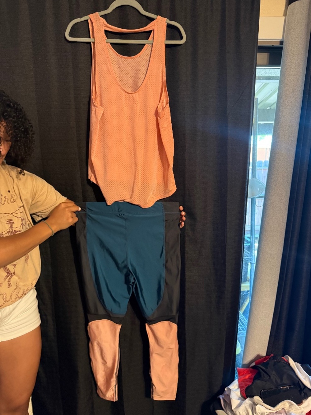 Nike Women’s Colorblock Activewear Set – Peach Tank & High-Waisted Leggings - Picture 1 of 1